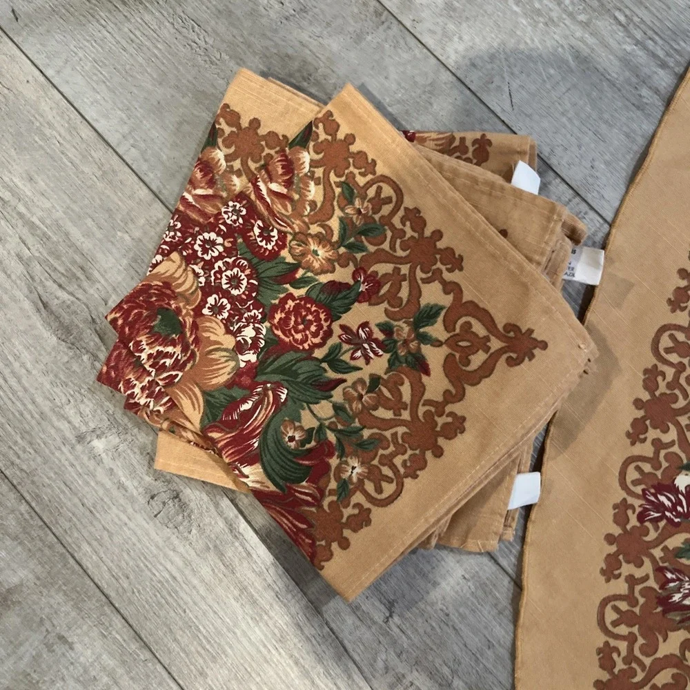 Vintage Oval Cotton Blend Table Cloth  W/6 Napkins Floral Plaid 82x62